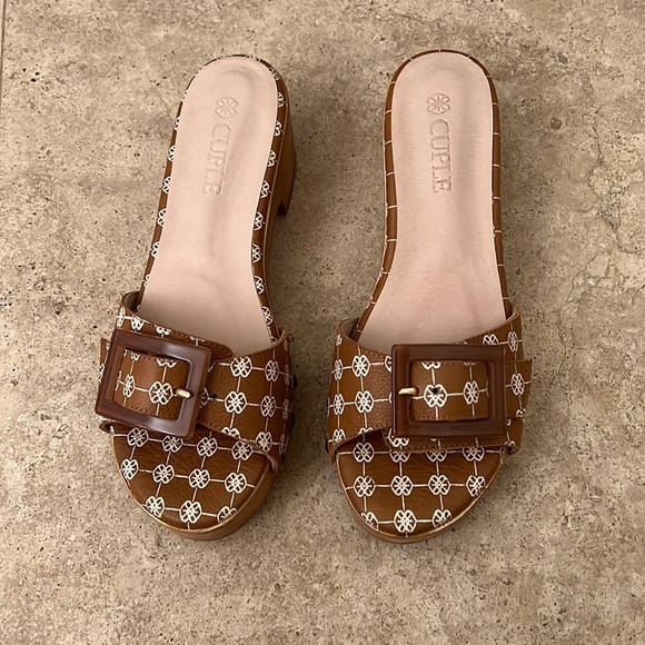 Cuplé slides - Picture 1 of 5